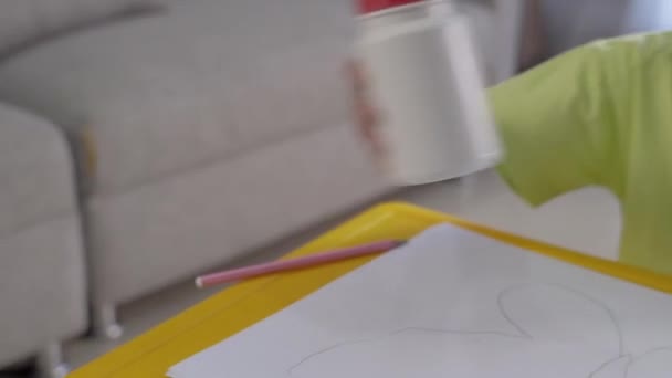 child activity making craft from dry leaves - Felvétel, videó