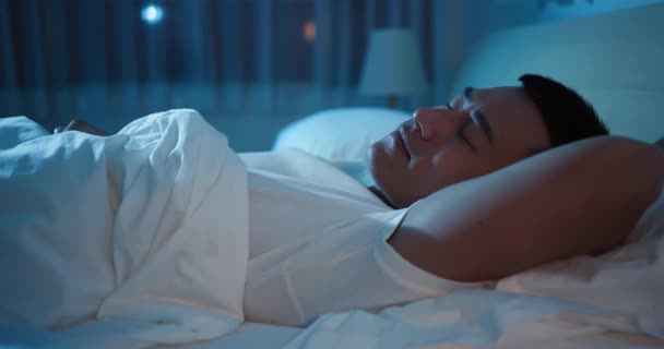 asian man sleep well - Filmati, video