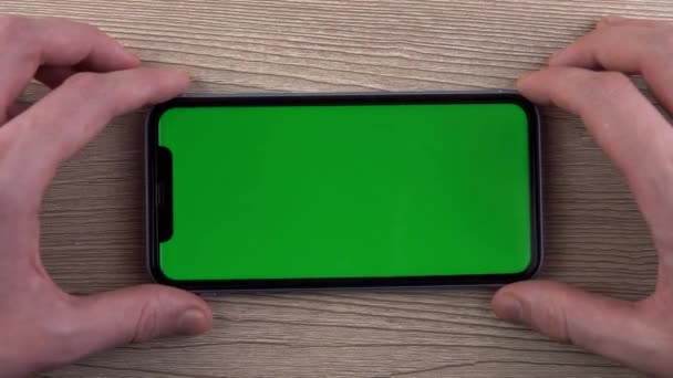 Yeşil ekran maketi olan akıllı telefon kaydırma hareketi el hareketini kapat - Video, Çekim