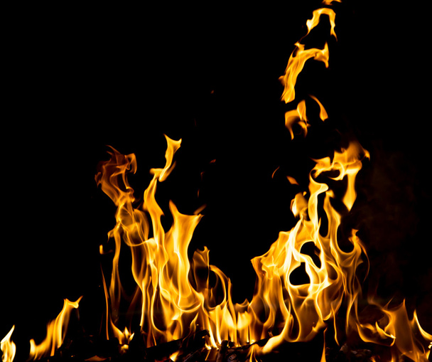 fondo abstracto. llamas de fuego sobre un fondo negro
 - Foto, imagen