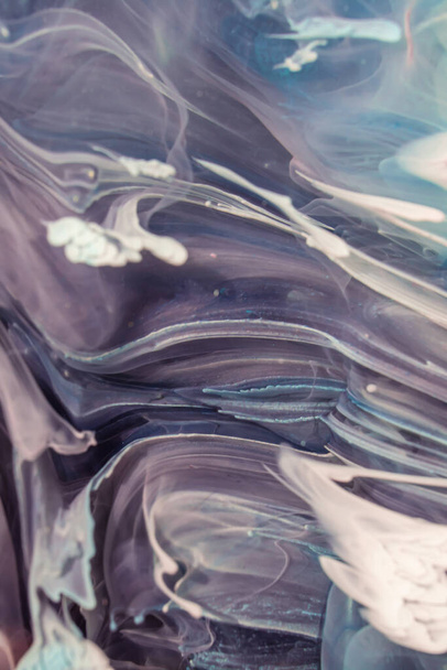  Petri arte - una técnica moderna en la pintura, se crea mediante la adición de tinta alcohólica a epoxi. Después del endurecimiento, las gotas de tinta se endurecen y parecen un plexo de algas, arrecifes de caramelo y el fondo marino.
. - Foto, Imagen