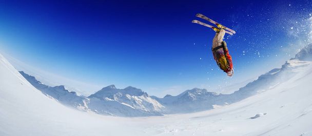 Skifahren. Extremer Wintersport. - Foto, Bild