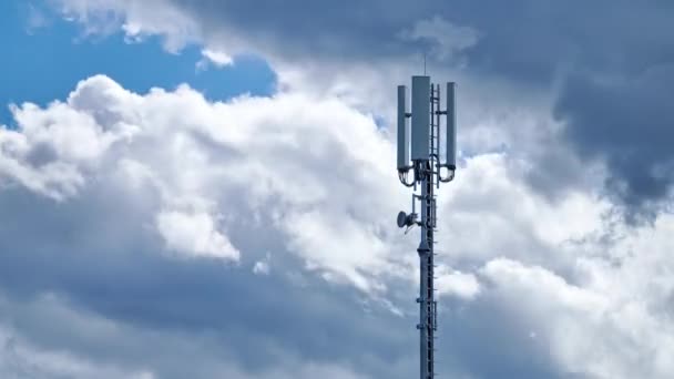 Telefon komórkowy Wieża telekomunikacyjna 5G, timelapse, 4K - Materiał filmowy, wideo