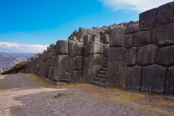 Fortaleza Inca de Sacsayhuaman, salvo de piedra. Cusco, por habitante. - Foto, Imagen