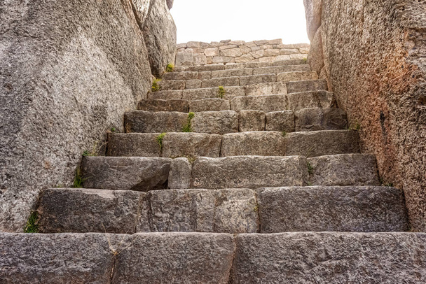 Fortaleza Inca de Sacsayhuaman, escalera de piedra. Cusco. - Zdjęcie, obraz