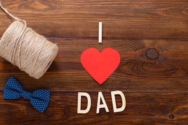  fából készült betűk - Szeretem apát fából készült háttérrel, fénymásoló felülettel. Apák napi koncepció. - Fotó, kép