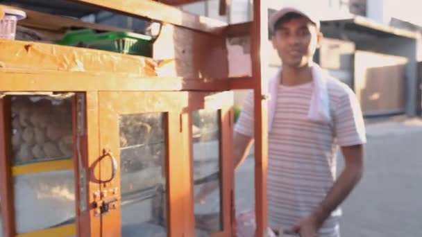 man selling bakso in the carts - Video, Çekim