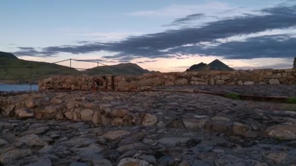 Seeblick auf Zierbana von der Ladefläche in Muskiz bei Sonnenuntergang - Filmmaterial, Video
