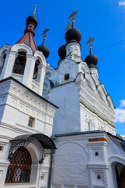Drie-eenheid kathedraal van het Heilige Drie-eenheid klooster in Murom, Rusland - Foto, afbeelding
