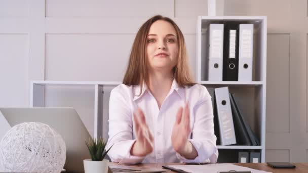 business coaching female vlogger speech office - Záběry, video