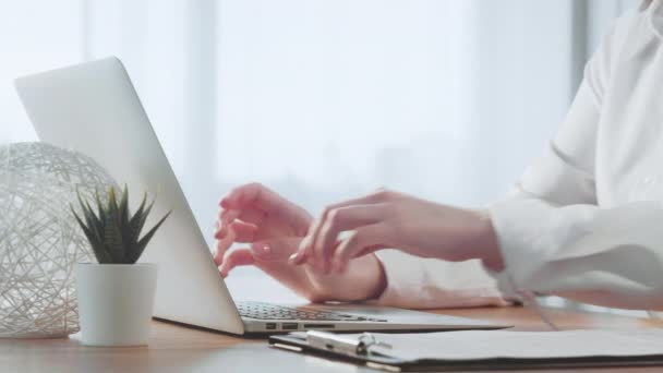 working online home office business woman laptop - Séquence, vidéo