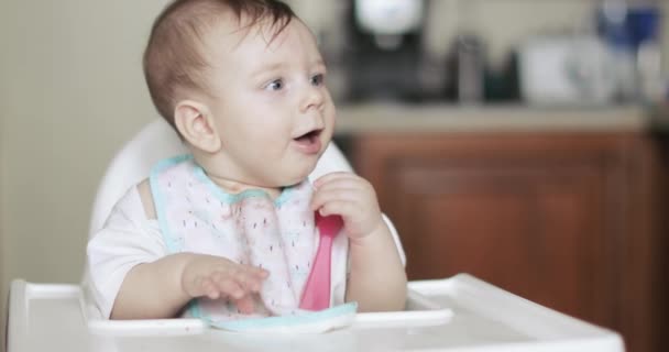 Baby boy eating currant puree - Materiaali, video