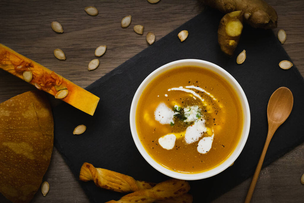 Σούπα κολοκύθας, καρότου και τζίντζερ - Φωτογραφία, εικόνα