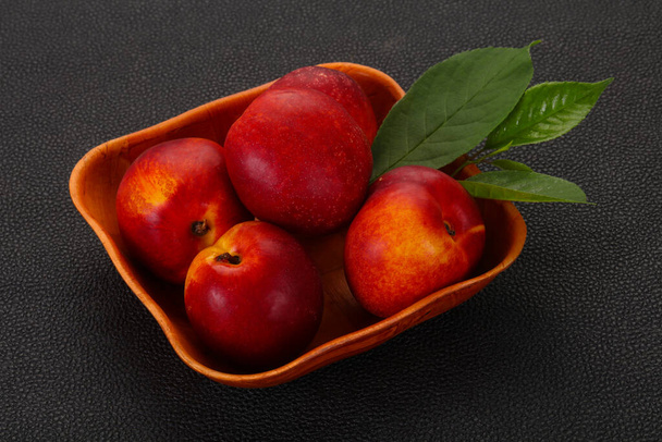 Édes ízletes érett kevés nektarin gyümölcs - Fotó, kép
