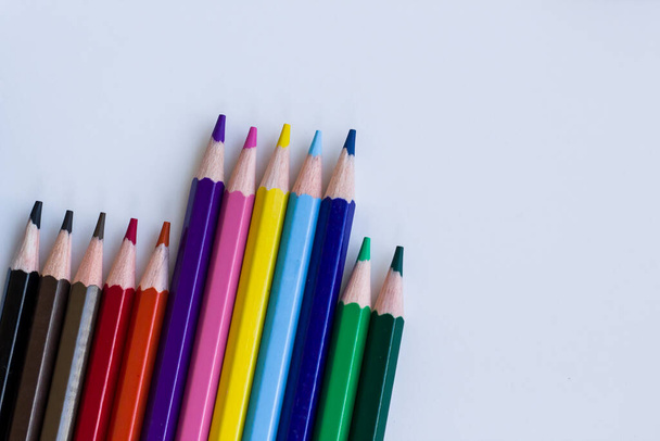 Coloridos lápices de colores con espacio de copia
. - Foto, imagen