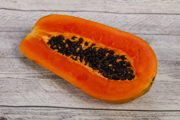 Smakelijke delicate rijpe fruit Papaya gesneden - Foto, afbeelding