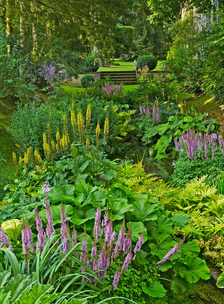 El jardín italiano del agua en un jardín francés de la casa de campo
 - Foto, Imagen