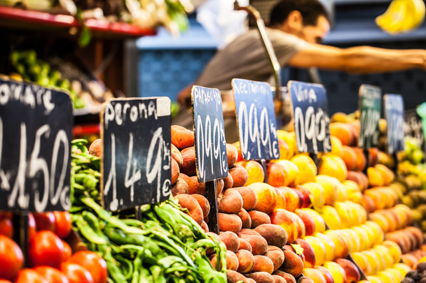 rynek owoców, w la boqueria, słynnego rynku barcelona - Zdjęcie, obraz