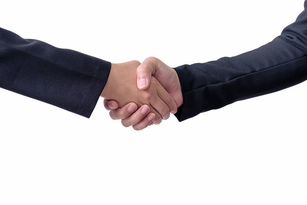 Dwóch biznesmenów uścisnąć dłonie na białym tle z ścieżką wycinania. - Zdjęcie, obraz