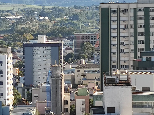 Városi kilátás. City of Santa Maria RS Brazília. Egyetemi város. RS vasúti központja. Urbanizált terület. Épületek és épületek. Brazília belseje. Az RS-állam földrajzi középpontja. - Fotó, kép