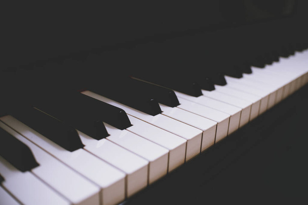 Piano keyboard background with selective focus - Foto, immagini