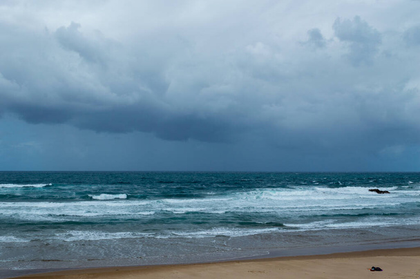 Σύννεφα καταιγίδας πάνω από τον Ατλαντικό Ωκεανό, Alejante, Πορτογαλία - Φωτογραφία, εικόνα