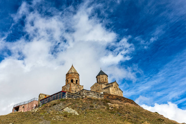 стара церква в горах
 - Фото, зображення