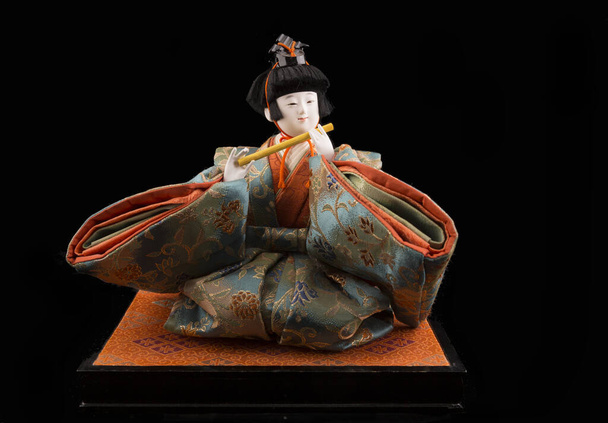 着物を着た日本の伝統的な人形の装飾 - 写真・画像