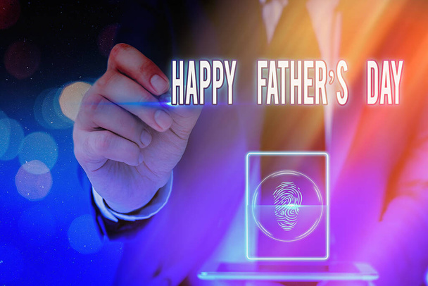 Schreibnotiz mit Happy Fathers Day. Business-Foto, das die Liebe zum Familienpatriarchen zeigt. - Foto, Bild