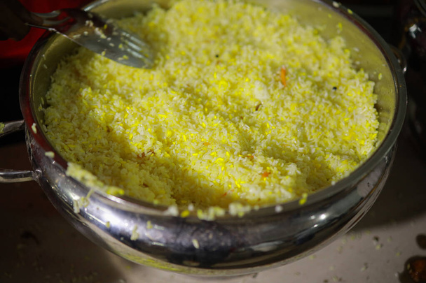 курица бирияни курица дум бирияни в южноиндийском стиле с обогревателями для посуды
 - Фото, изображение
