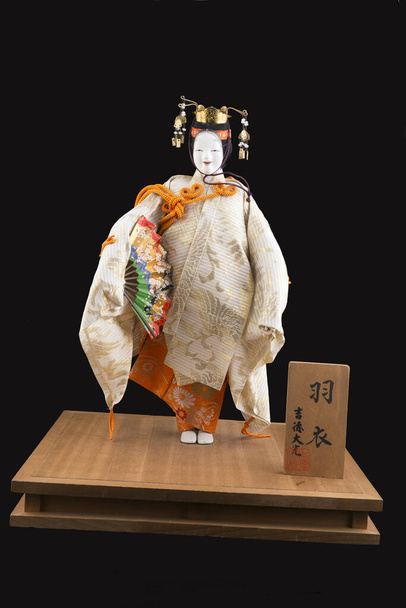 Японское традиционное украшение кукол в костюме кимоно
 - Фото, изображение