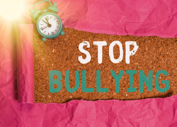 Texto de escritura de palabras Stop Bullying. Concepto empresarial para expresar su campaña contra la violencia hacia las víctimas
. - Foto, Imagen