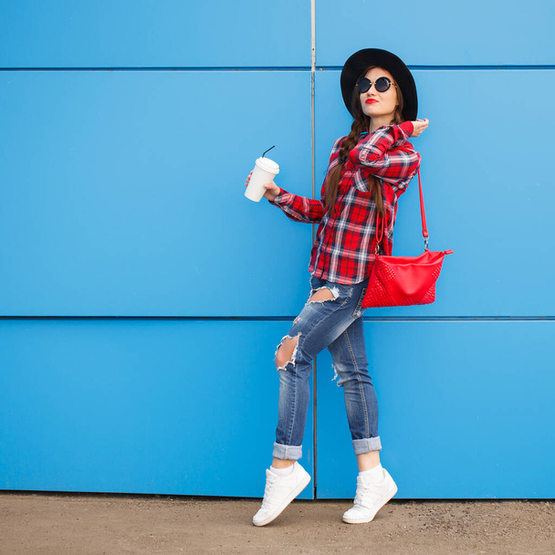 Portrait of beauty fashion smiling woman with coffee in sunglasses on blue background. Outdoor. Copyspace - Foto, Imagen