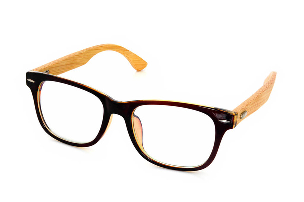 vintage lunettes en bois brun foncé isolé sur fond blanc - Photo, image