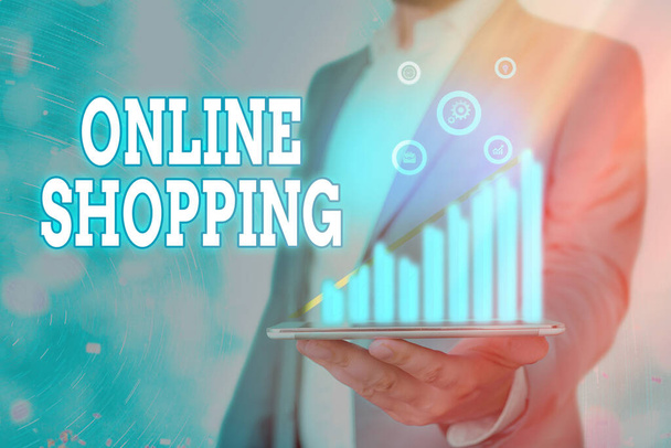 Psaní textu online nakupování. Koncept znamená elektronický obchod, který umožňuje spotřebiteli nakupovat zboží přes internet. - Fotografie, Obrázek