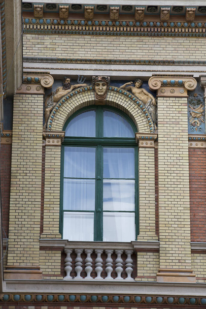 фасад типичной архитектурной детали города Барселона - Фото, изображение