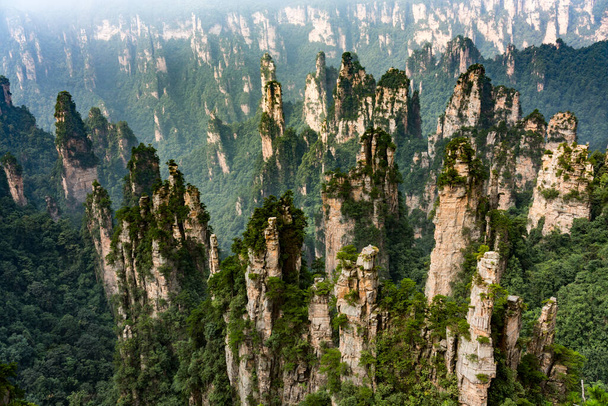 Montagnes calcaires en Zhangjiajie, Chine - Photo, image