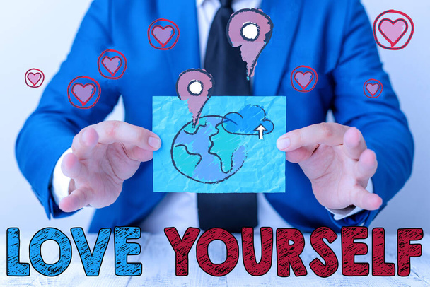 Schreiben Notiz zeigt Love Yourself. Business-Foto zeigt die Akzeptanz des Gesamtaspekts von uns selbst und haben selfrespect. - Foto, Bild
