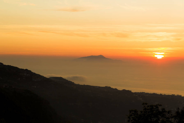 auringonlasku vuorilla - Valokuva, kuva