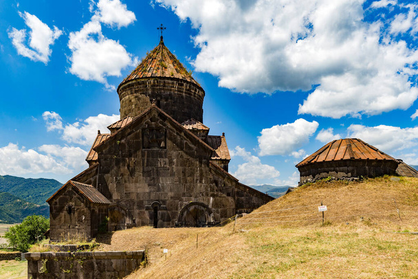 HAGHPAT, ARMENIA - 19 LUGLIO 2015: Monastero di Haghpat, complesso monastico armeno medievale di Haghpat, Armenia. Il monastero fu fondato nel 976. - Foto, immagini