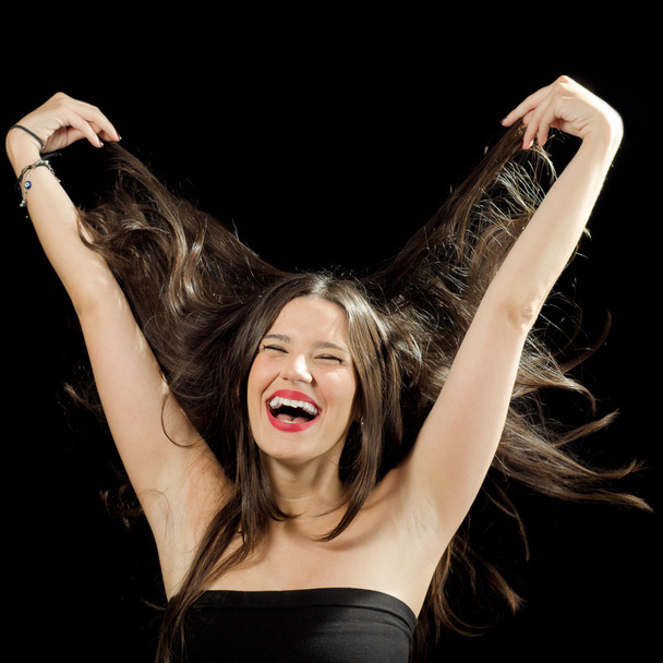 Смішна дівчина грає з волоссям
 - Фото, зображення