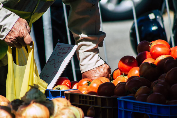 Limassol Cyprus June 13, 2020 Closeup of the hand of unidentified people choosing fruit and veg at the Limassol market in the morning in Cyprus - Foto, Bild