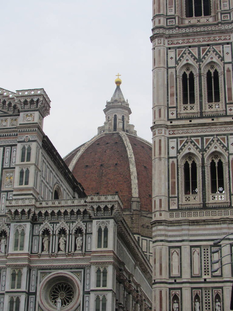 La Catedral de Florencia que fue dedicada a Santa Maria del Fiore situado en Italia
  - Foto, imagen