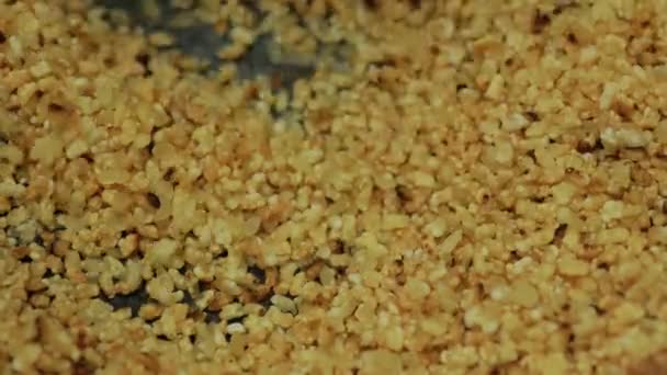 Jak připravit ariyunda Kerala styl chutné lahodné večerní svačinka. To má úžasný vkus. Avalose Podi, pražená rýžová přesnídávka. - Záběry, video
