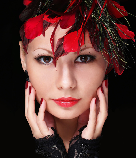 Fashion girl with feathers. Young woman with red lipstick - Foto, Imagem
