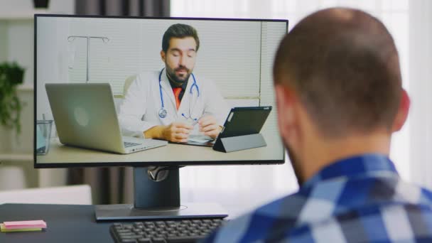 Patient en appel vidéo avec un médecin - Séquence, vidéo