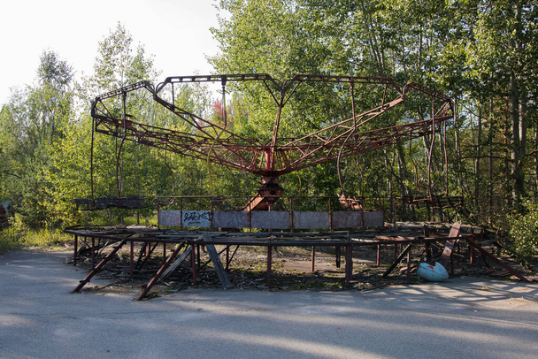 Caminhe dentro do Chernobyl depois de 30 anos, o desastre foi um acidente de energia que ocorreu em 26 de abril de 1986 no No. 4 reator nuclear na Usina Nuclear de Chernobil, perto da cidade de Pripyat. - Foto, Imagem
