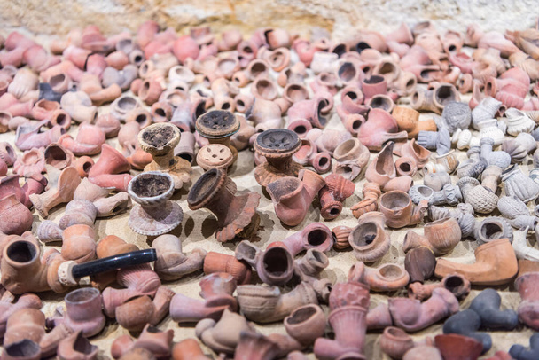 Török hagyományos kerámia edények és edények földalatti kerámia Múzeum található Avanos, Cappadocia.  - Fotó, kép
