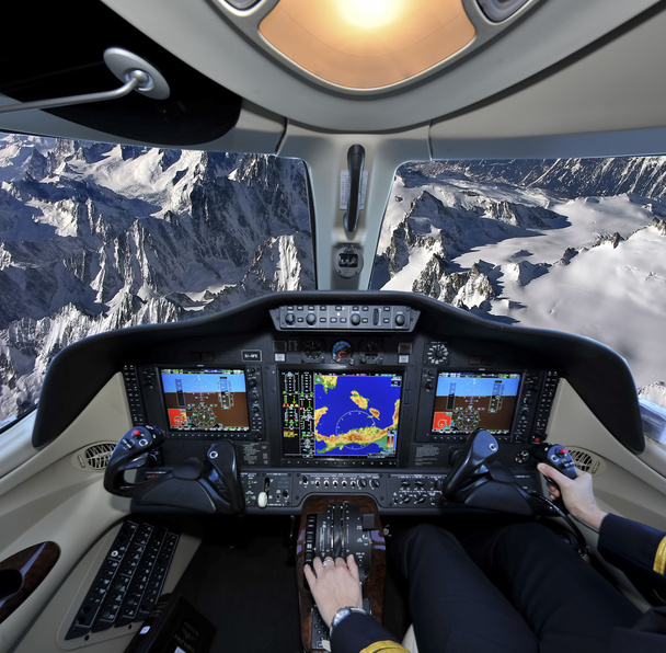 Lentäminen Alppien yli
 - Valokuva, kuva