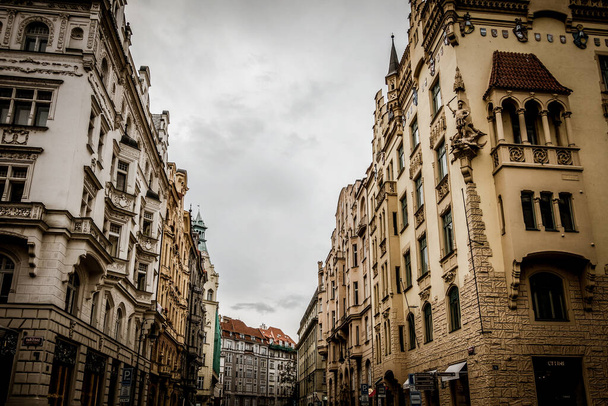 Prag, Tschechische Republik - 21. September, Schöne Straßen und Architektur des herbstlichen Prag - Foto, Bild